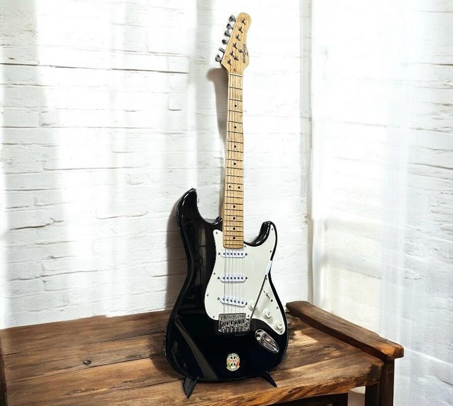 Guitarra Behringer Stratocaster - Seminova